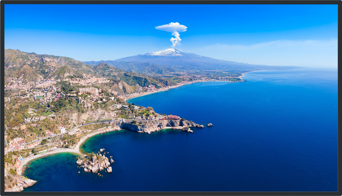 Panasonic TH-55SQ3: 55 Inch 4K UHD Professional Display, 500 cd/m2, view 2
